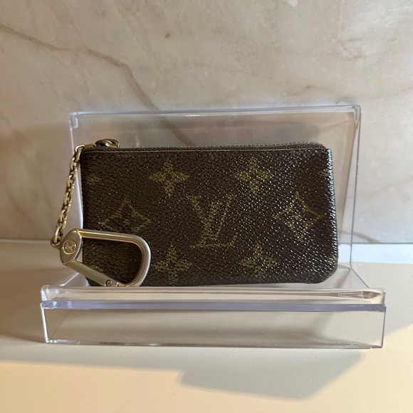 Louis Vuitton Handbags - Louis Vuitton Brown Monogram Key Cles Holder